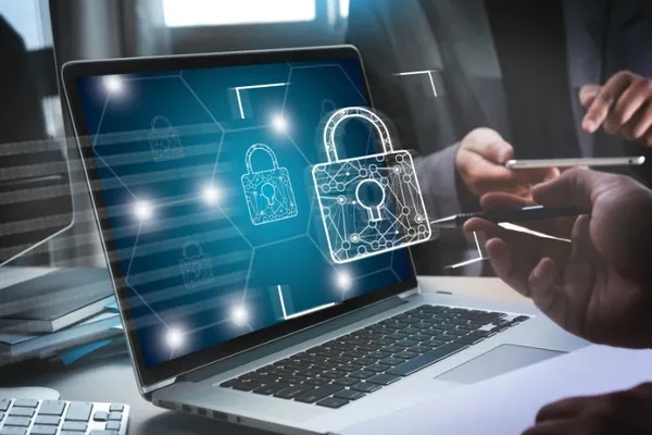 Biểu tượng cảnh báo lừa đảo trực tuyến với hình ảnh hacker và khóa bị phá vỡ, nhấn mạnh phòng chống gian lận của bet999